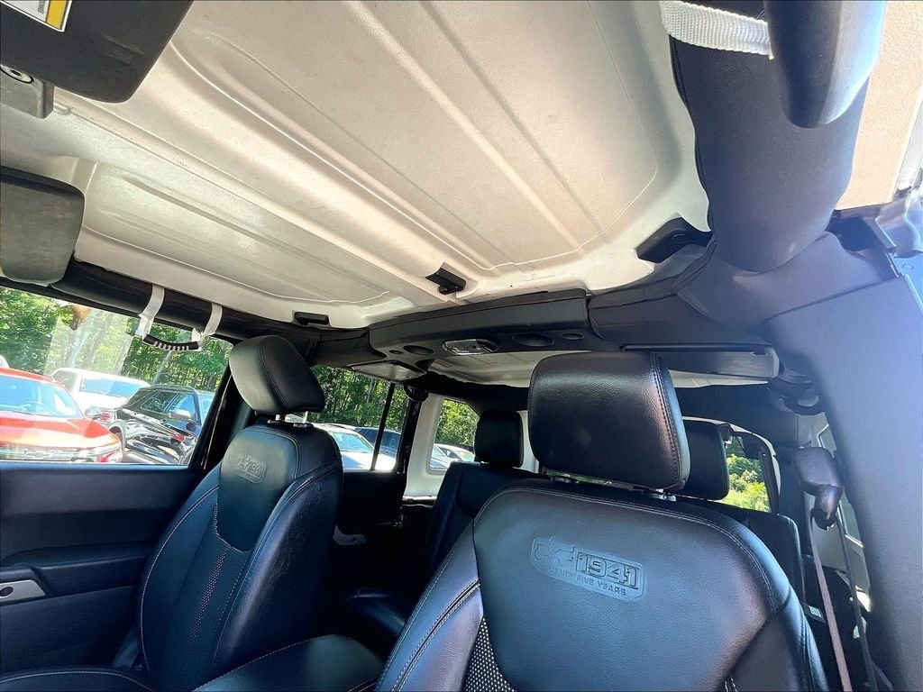 Used 2017 Black Jeep Unlimited Sahara image 7