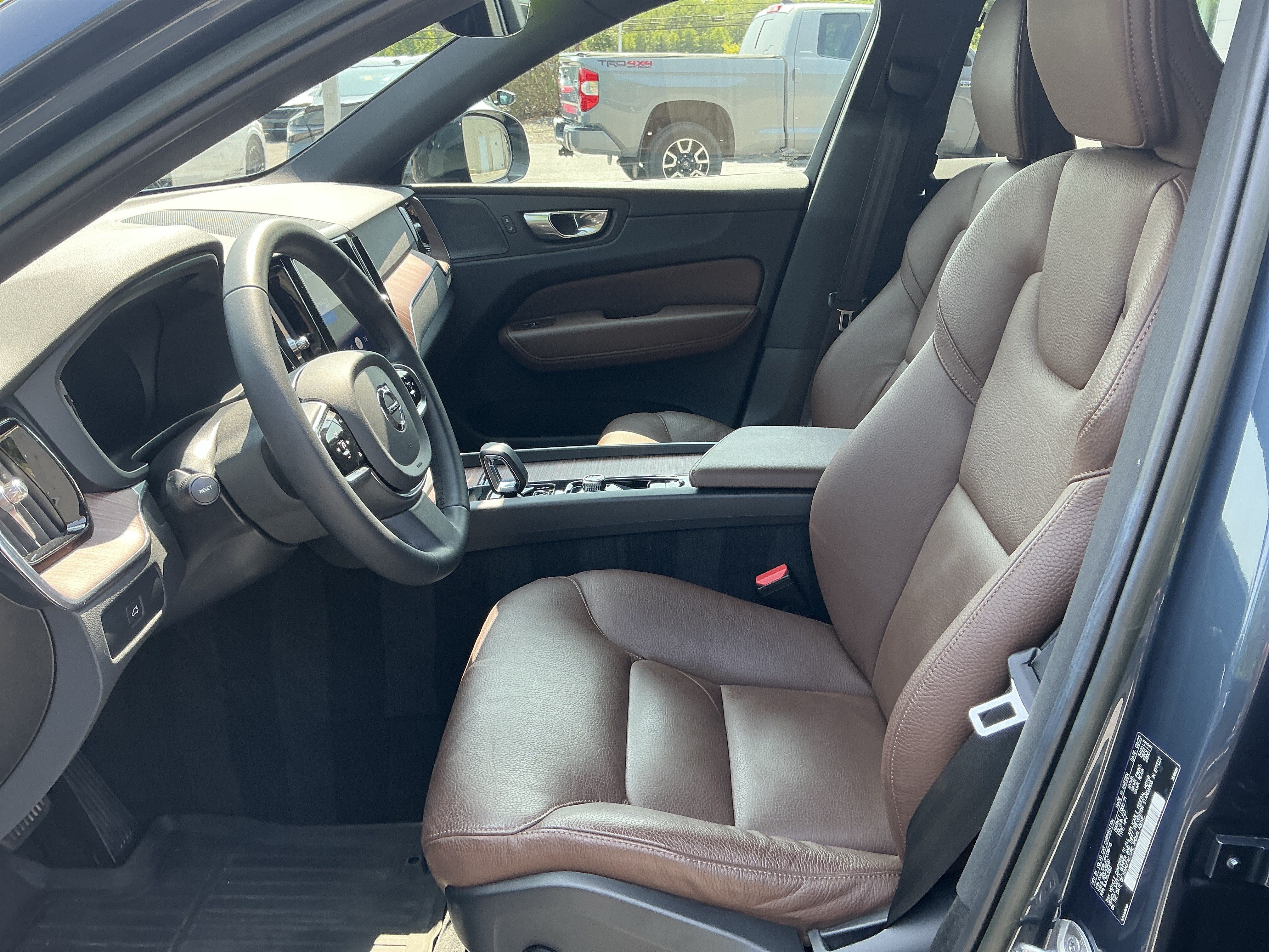 Used 2023 Denim Blue Metallic Volvo Plus Dark Theme image 10