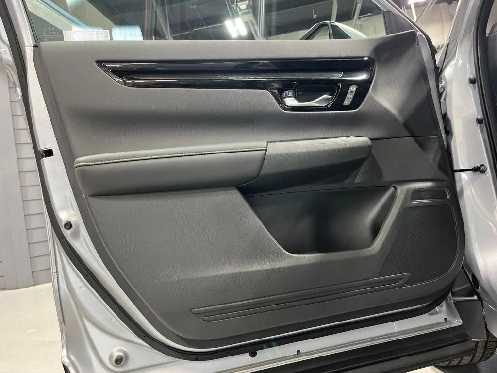 Used 2026 Solar Silver Metallic Honda EX-L image 10