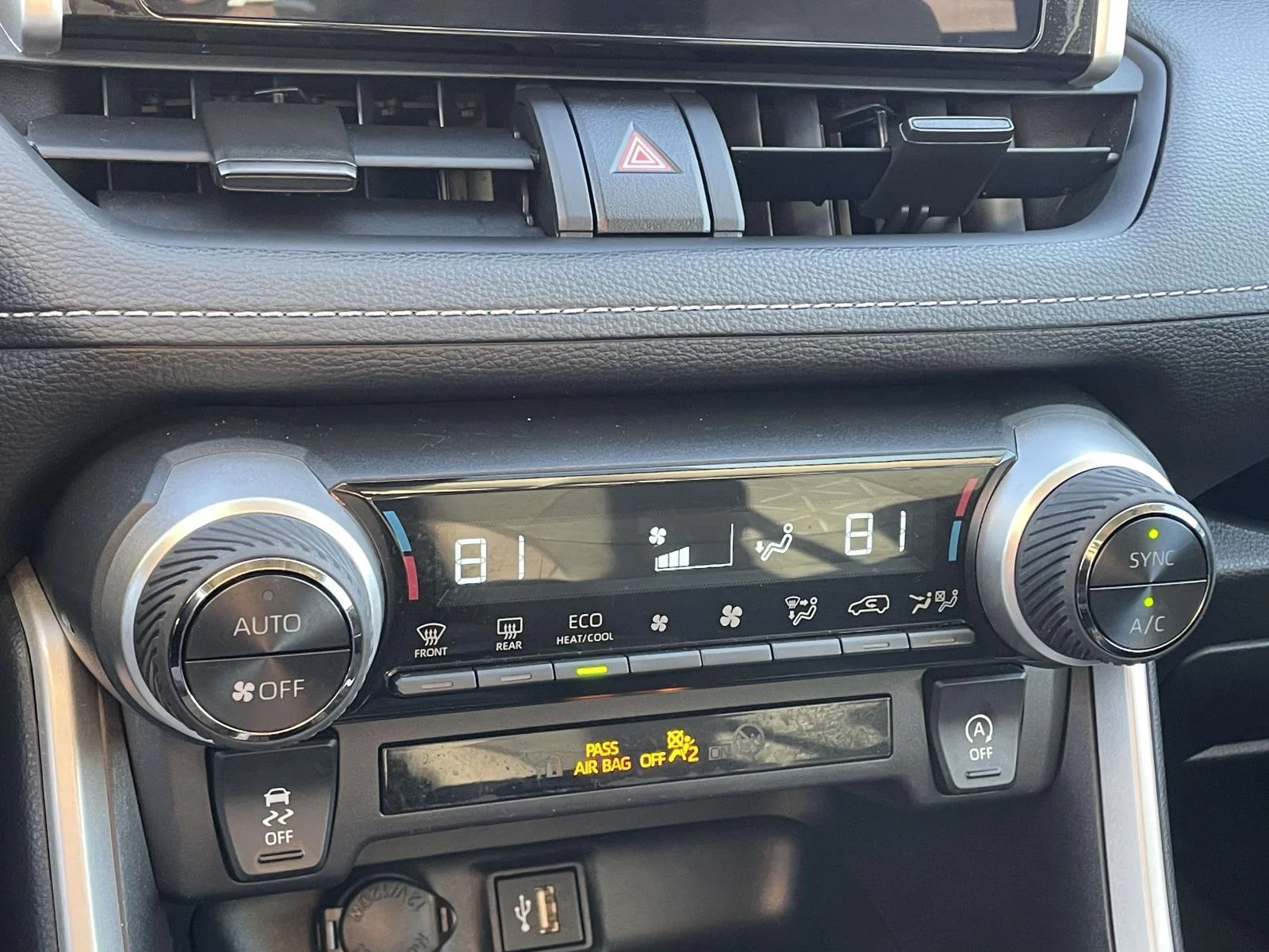 Used 2025 Ice Cap Toyota XLE image 18