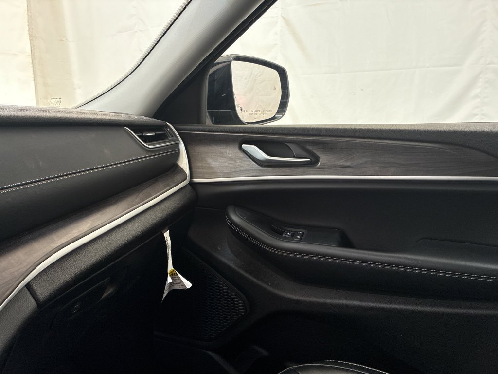 Used 2023 Black Jeep Laredo image 32