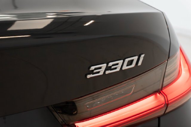 Used 2021 Black BMW 330i image 11