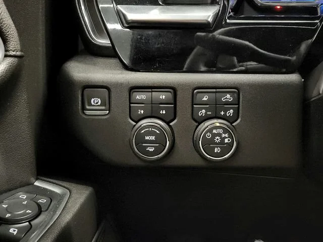 Used 2024 Black Chevrolet High Country image 28
