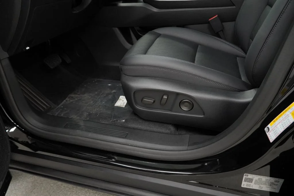 New 2027 Mosaic Black Metallic Chevrolet LT image 21