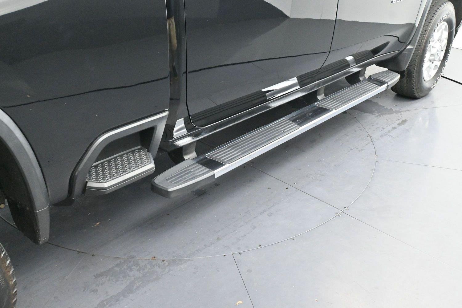 Used 2020 BLACK Chevrolet LT image 9