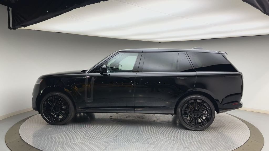 New 2026 Santorini Black Land Rover SE image 5