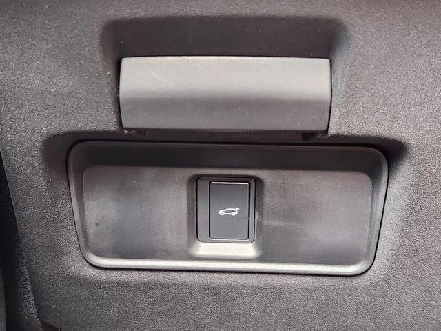 Certified Used 2025 Black Land Rover SE image 21