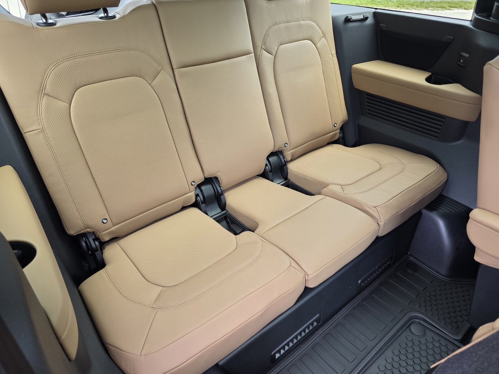 New 2026 Carpathian Grey Land Rover P400 X-Dynamic SE image 14