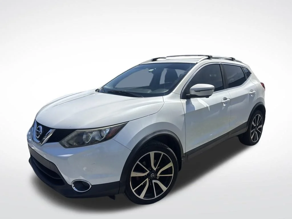 Used 2017 White Nissan SL image 4