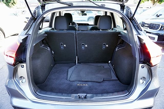 Used 2024 Gray Nissan S image 12