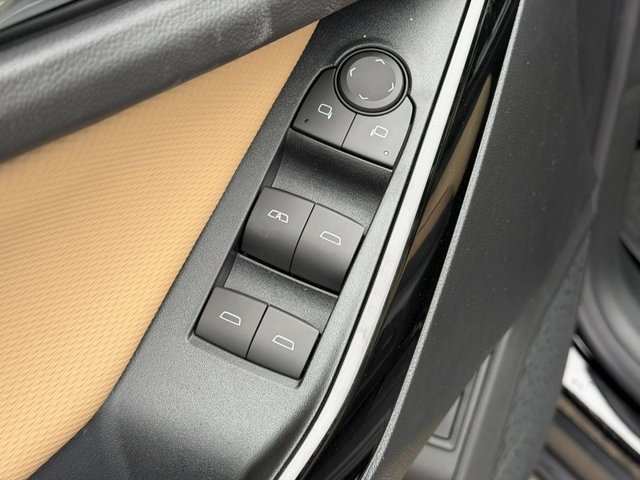 New 2027 Mosaic Black Metallic Chevrolet ACTIV image 9