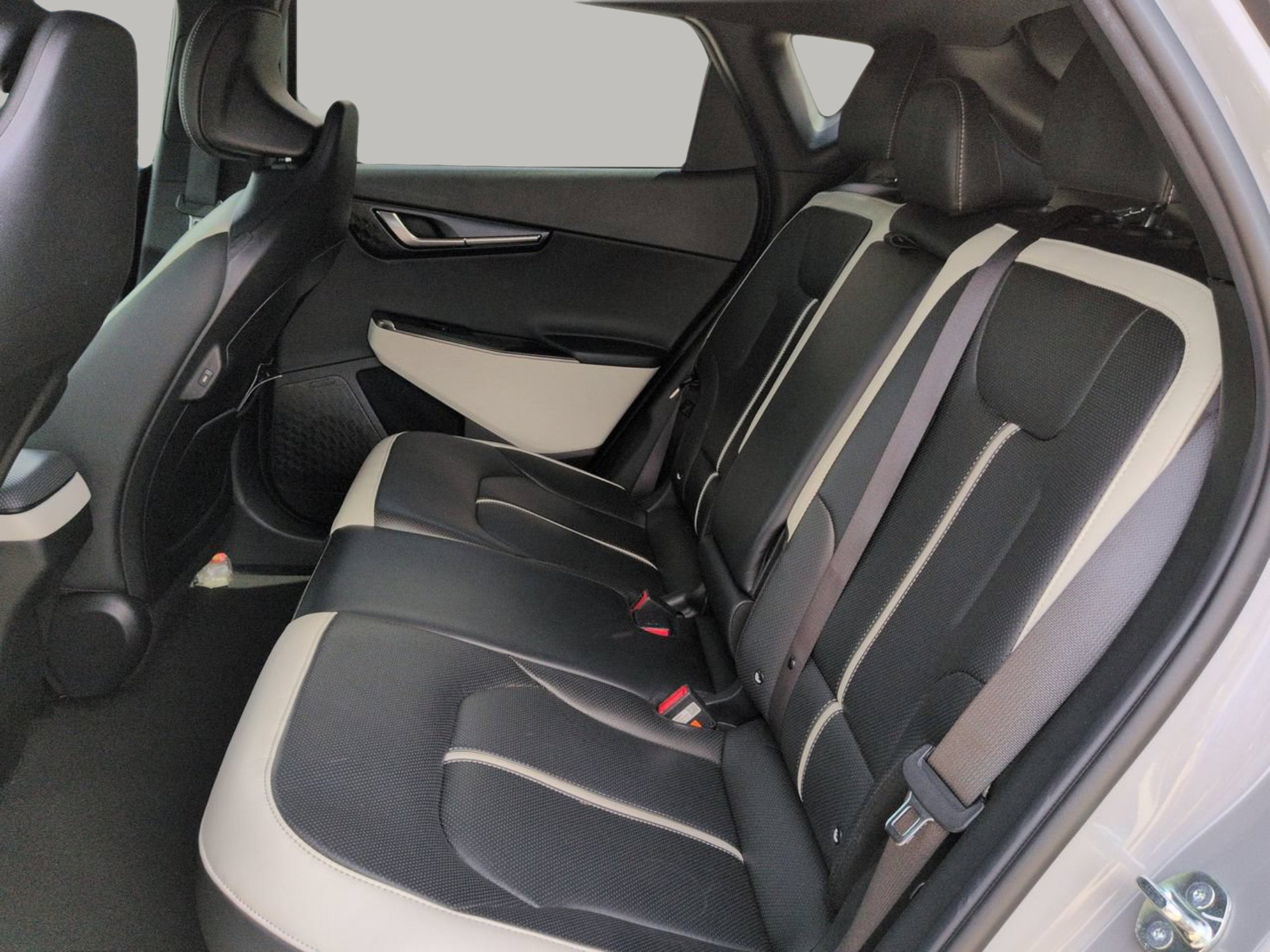 Certified Used 2025 Wolf Gray Kia GT-Line image 12