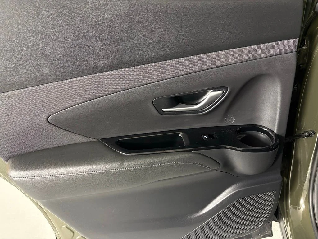Used 2025 Green Hyundai Limited image 37
