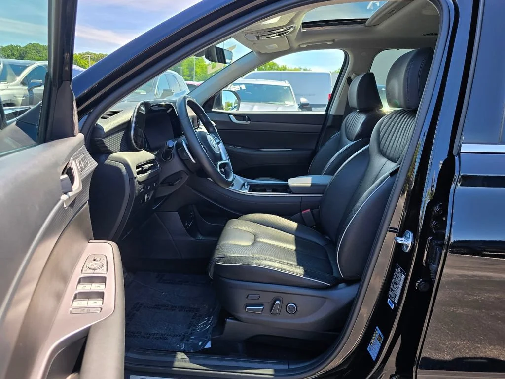 Used 2024 Abyss Black Hyundai Limited image 22