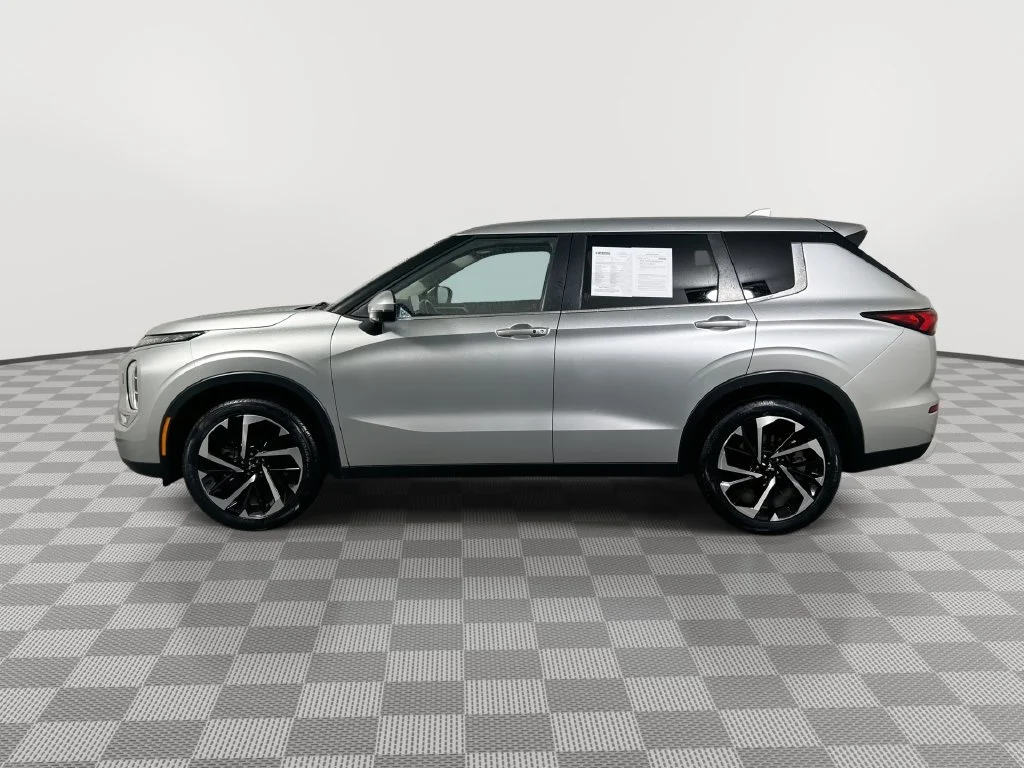 Used 2024 Black Mitsubishi SE image 5
