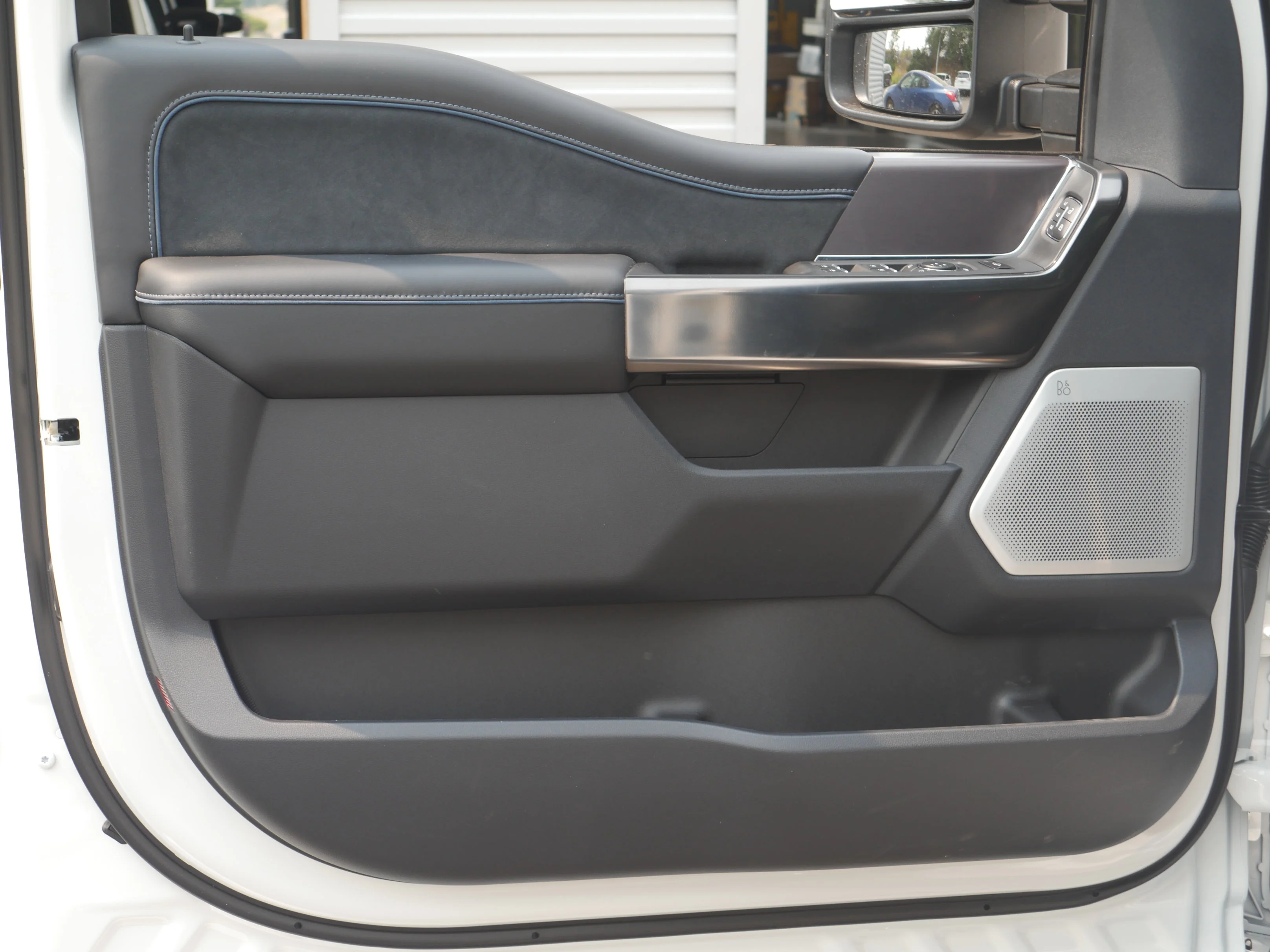New 2026 Star White Metallic Tri-Coat Ford Platinum image 42