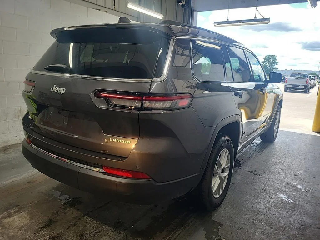 Used 2025 Gray Jeep Laredo image 11