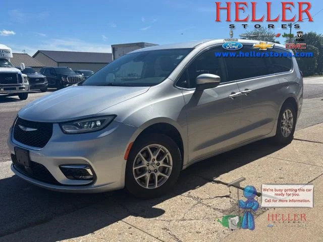 Used 2023 Silver Mist Clearcoat Chrysler Touring L image 1