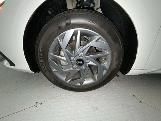 Used 2024 White Hyundai SEL image 10