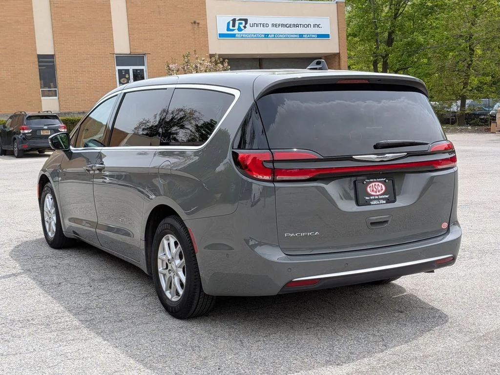 Used 2023 White Chrysler Touring L image 8