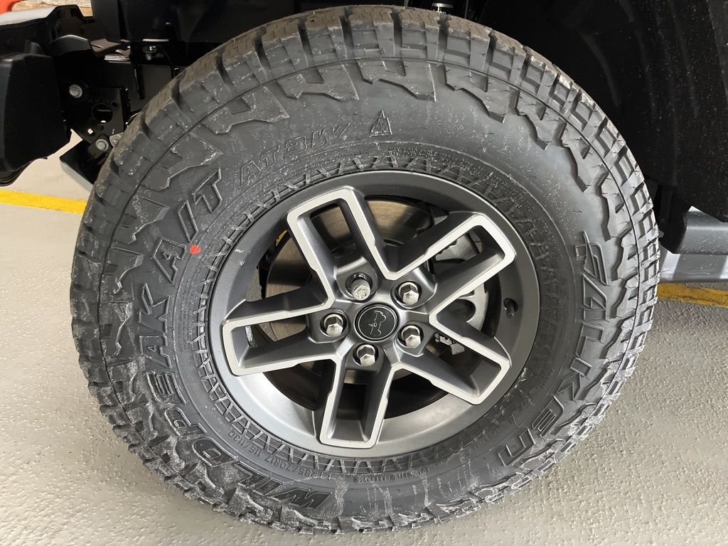 New 2026 Bright White Clear-Coat Exterior Paint Jeep Mojave image 6