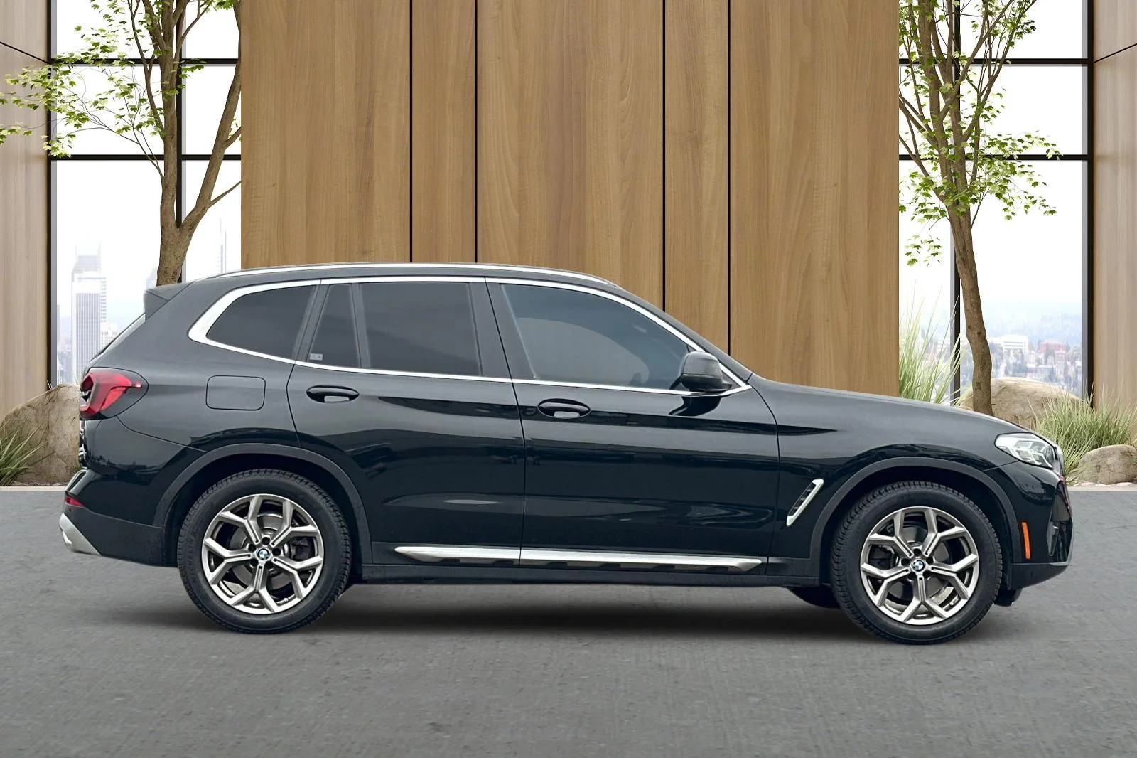 Used 2022 Black BMW xDrive30i image 3