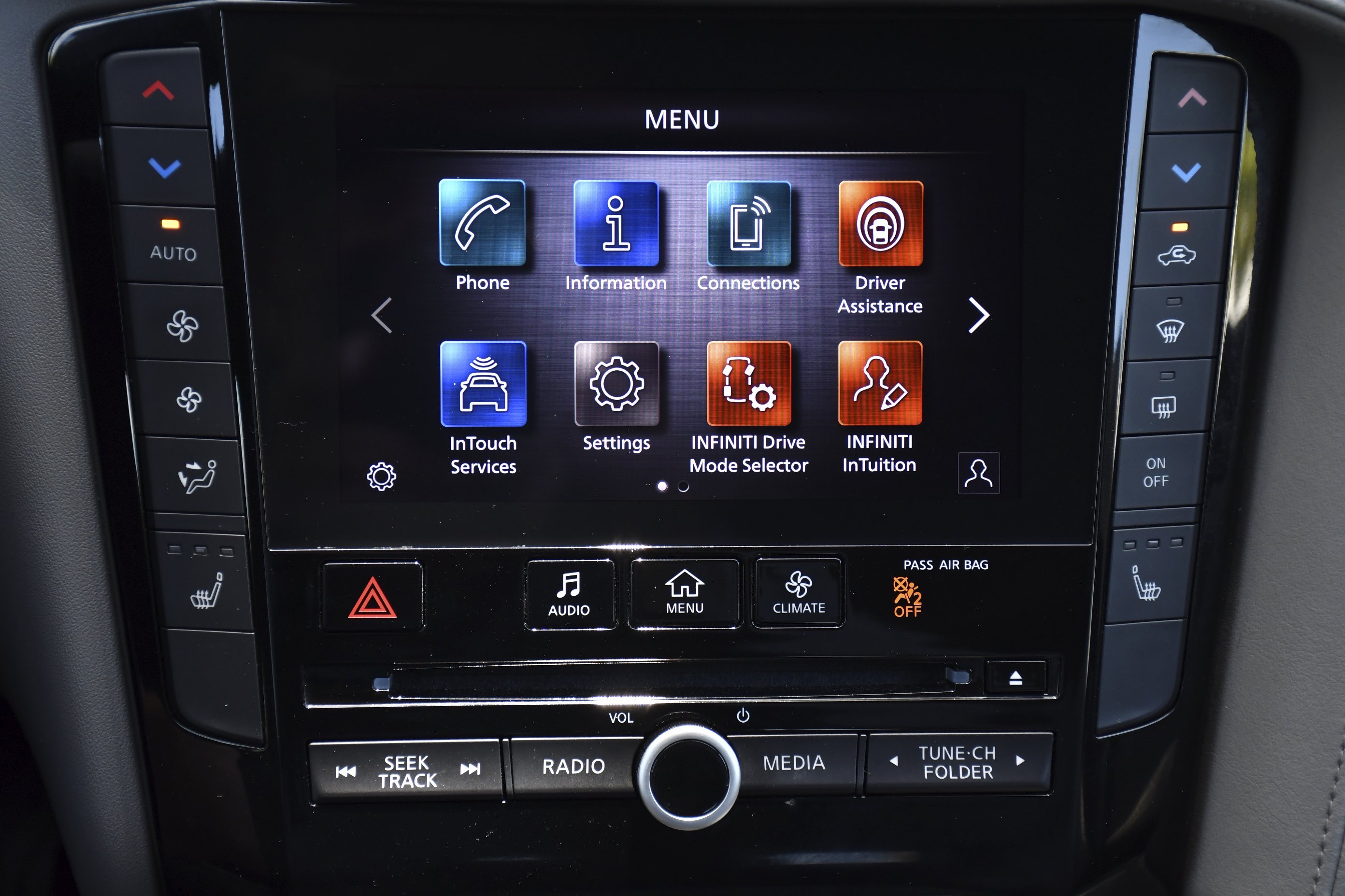 Used 2025 Slate Gray INFINITI LUXE image 16