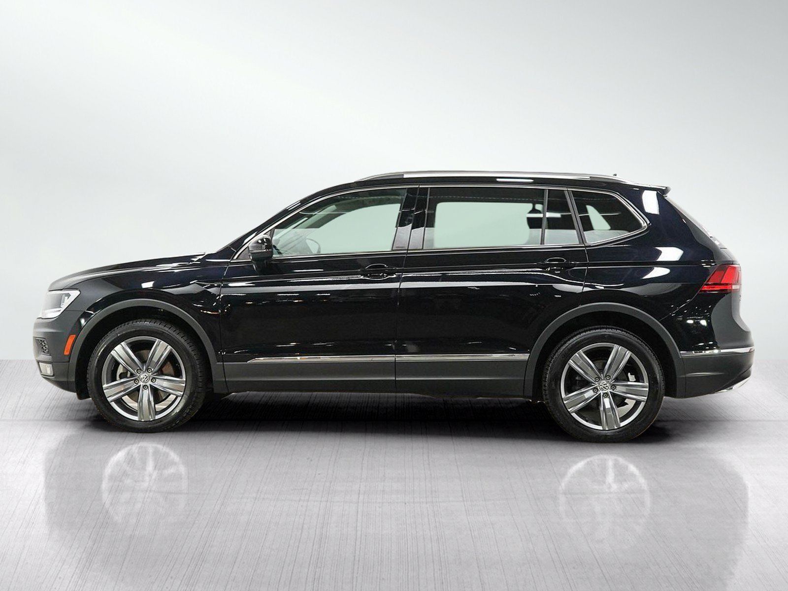 Used 2021 Volkswagen Tiguan SEL with VIN 3VV2B7AX4MM152519 for sale in Burnsville, Minnesota