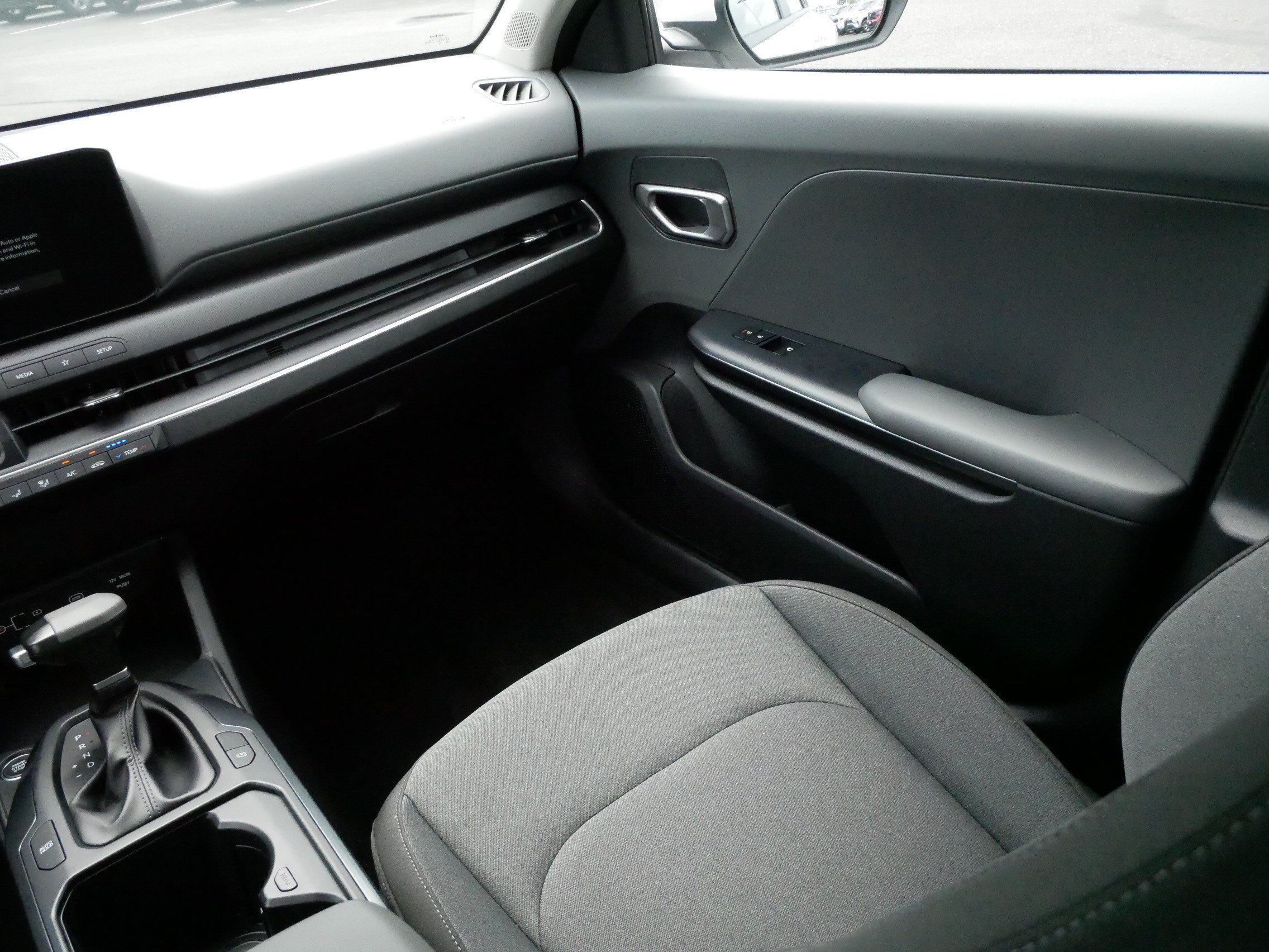 Used 2025 Snow White Pearl Kia LXS image 11