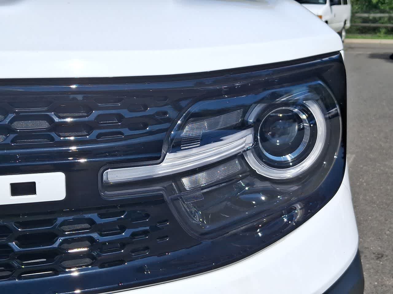 Used 2026 Oxford White Clearcoat Ford Outer Banks image 31