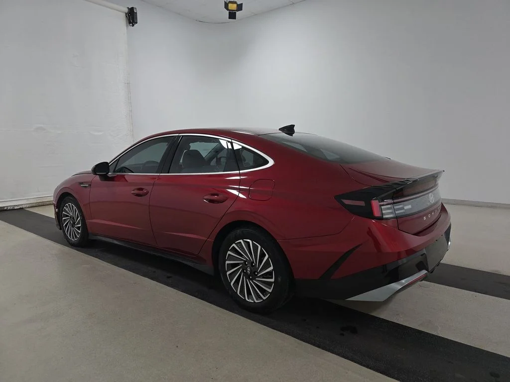 Used 2024 Red Hyundai SEL image 2