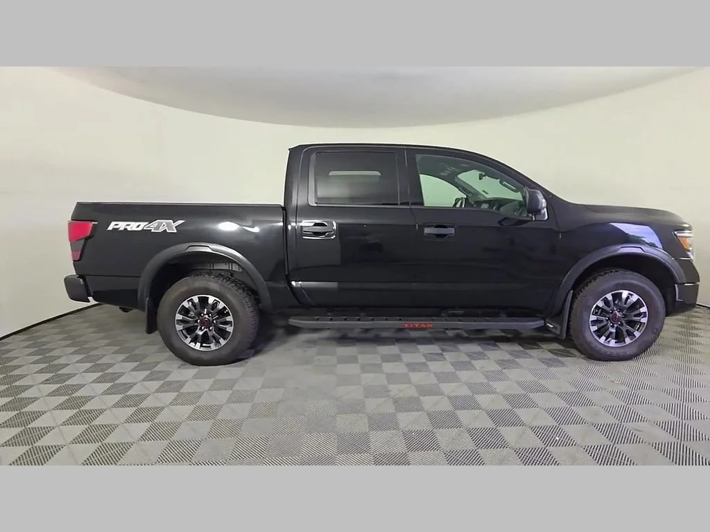 2024 Nissan Titan PRO-4X - Photo 37