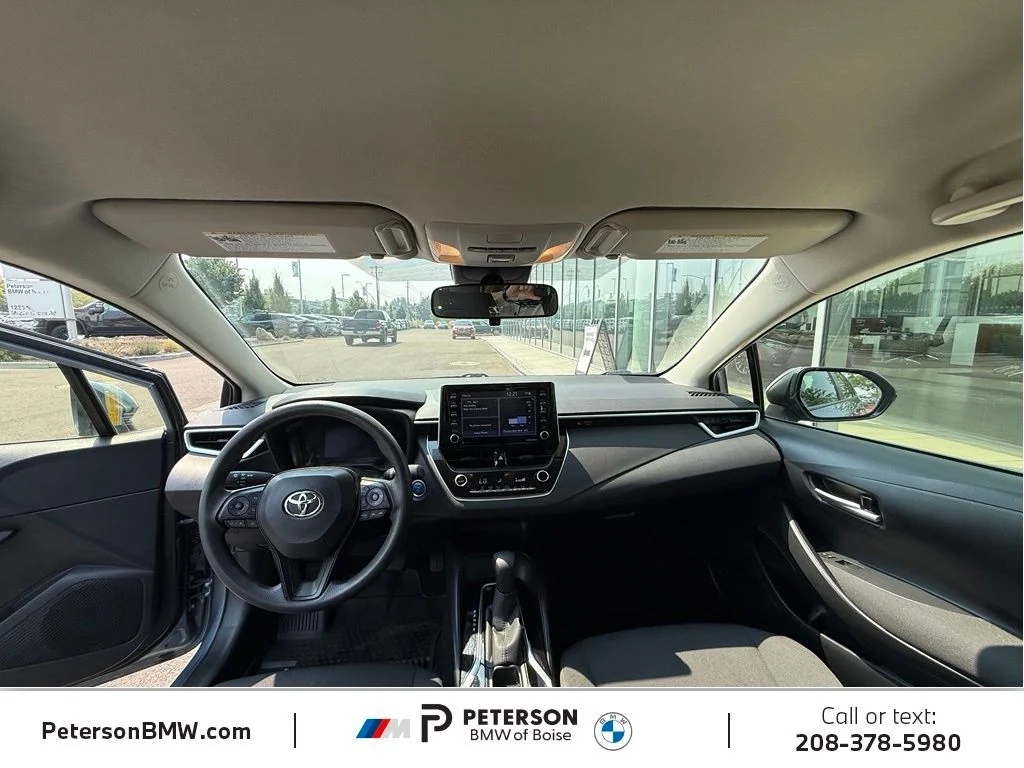 Used 2021  Toyota LE image 17