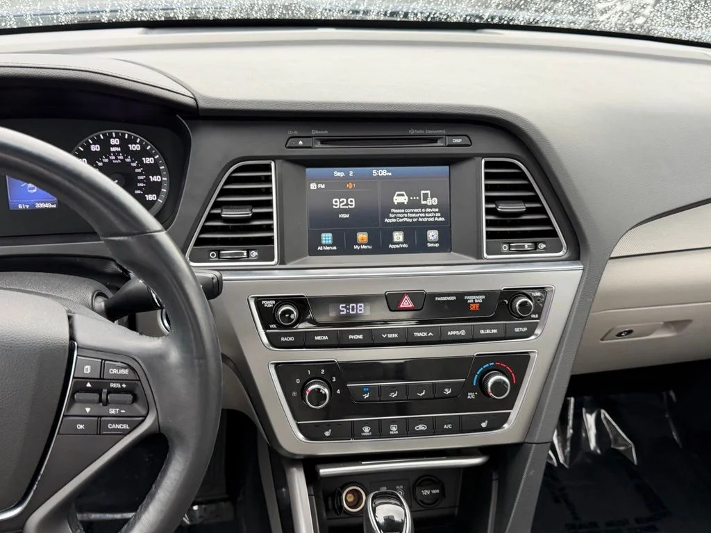 Used 2017 Lakeside Blue Hyundai Sport image 21