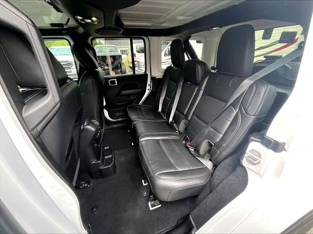 Used 2021 Bright White Clearcoat Jeep Unlimited Sahara image 21