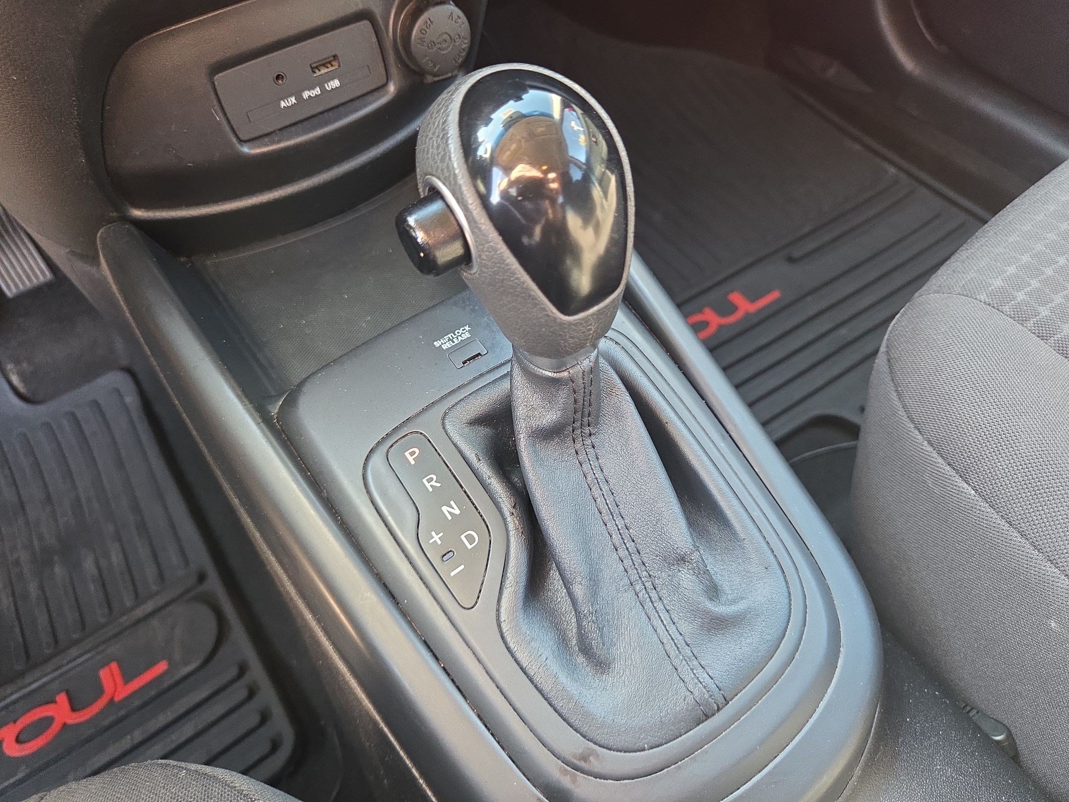 Used 2013 Molten Kia Base image 20