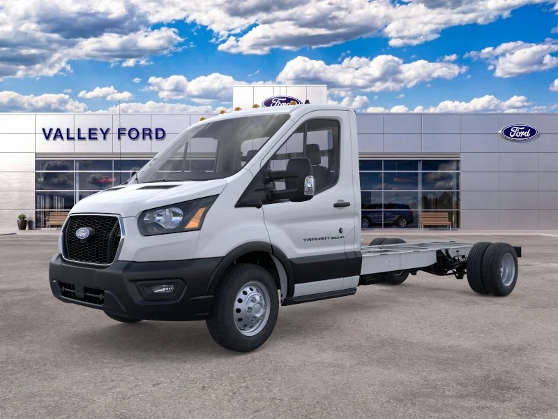 New 2026 Oxford White Ford Cutaway image 2