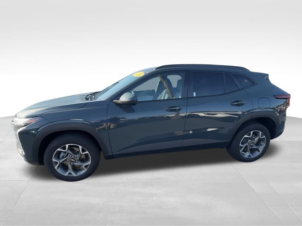 Used 2025 Gray Chevrolet LT image 4