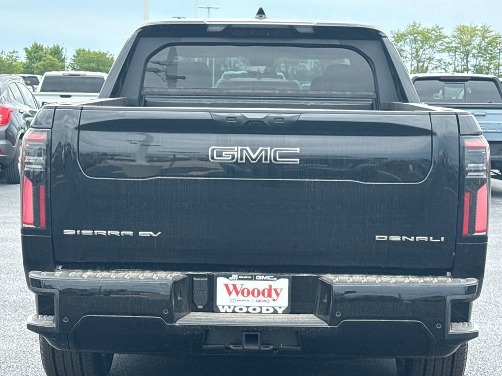 2025 GMC Sierra EV Denali - Photo 8