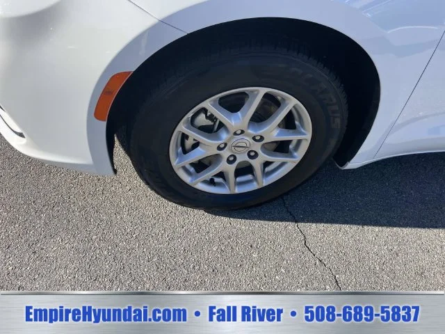 Used 2025 White Chrysler Select image 12