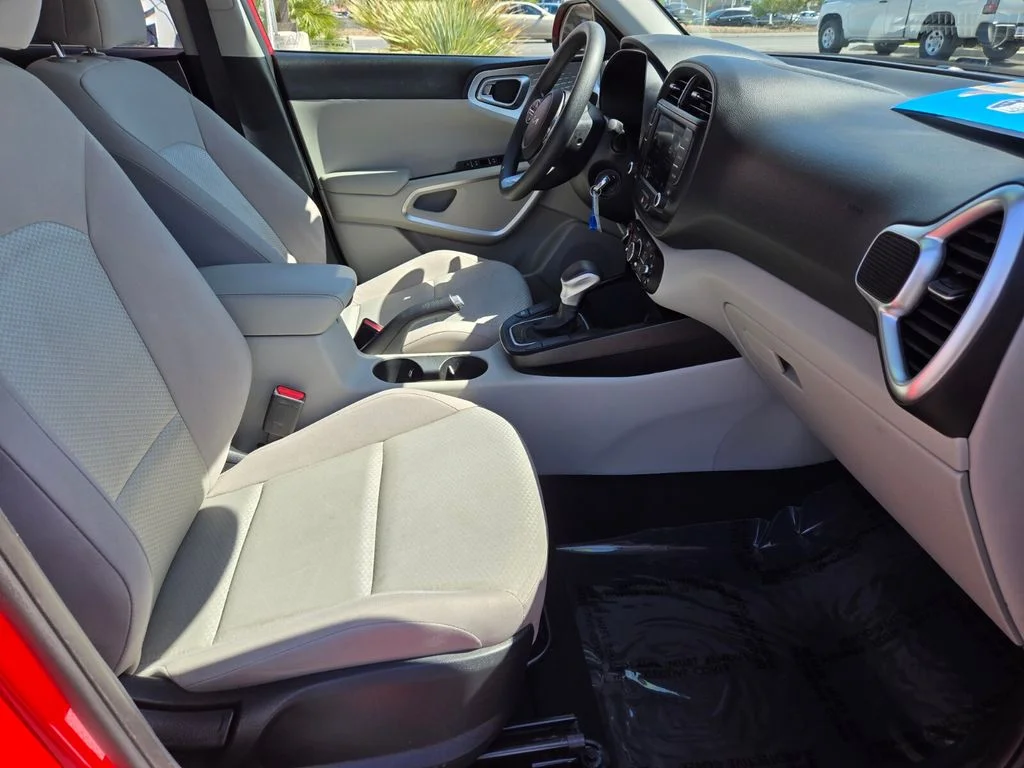 2023 Kia Soul LX - Photo 18