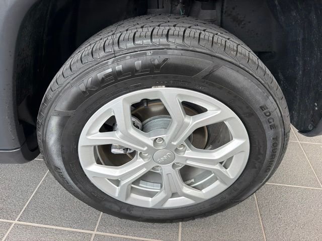 Used 2024 Black Jeep Latitude image 5