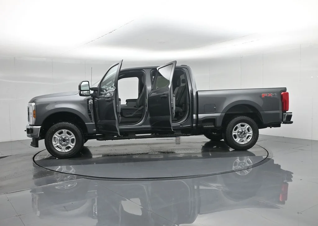 New 2026 Carbonized Gray Metallic Ford XLT image 35