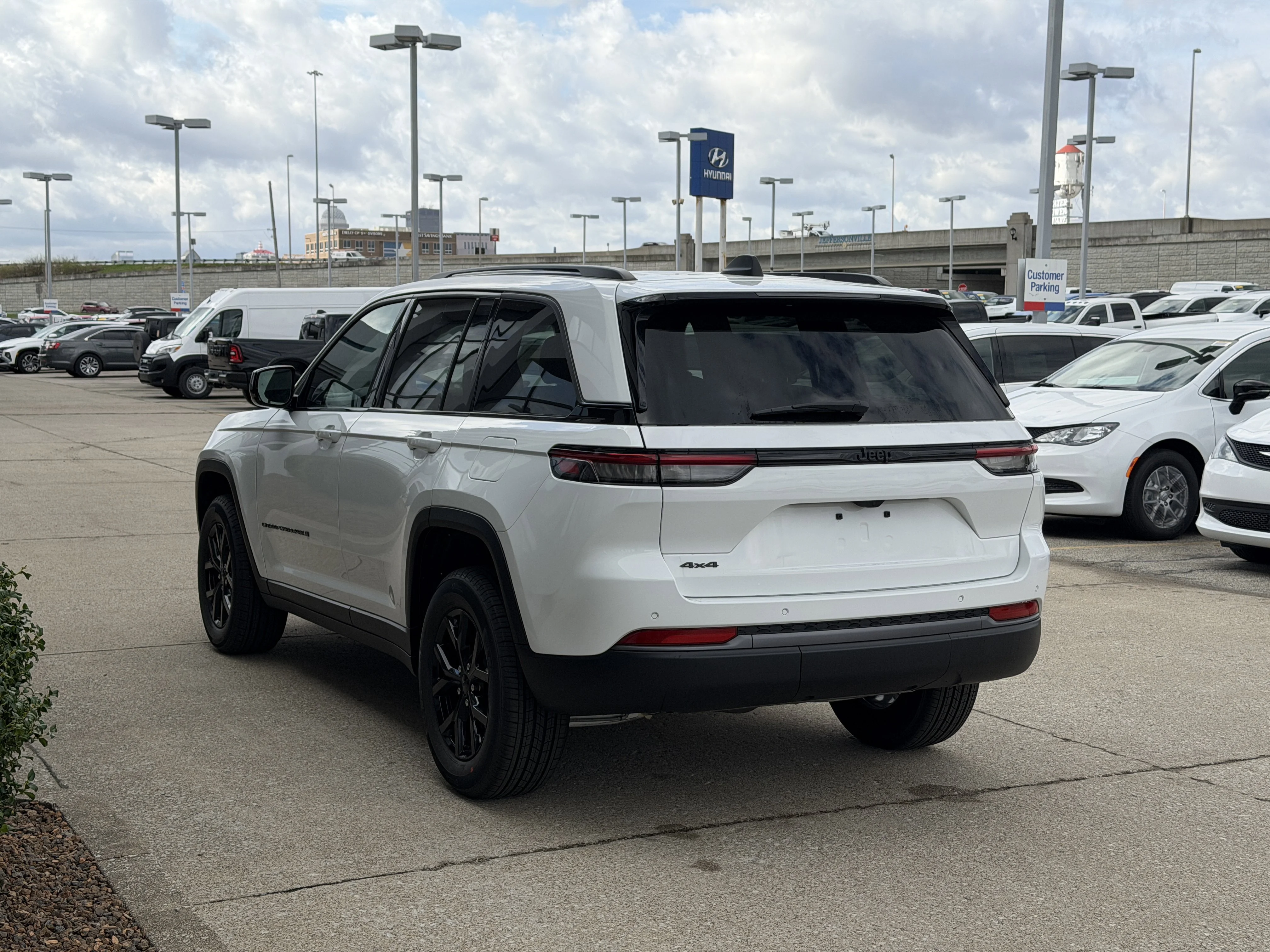 New 2026 Bright White Clear-Coat Exterior Paint Jeep Altitude image 8