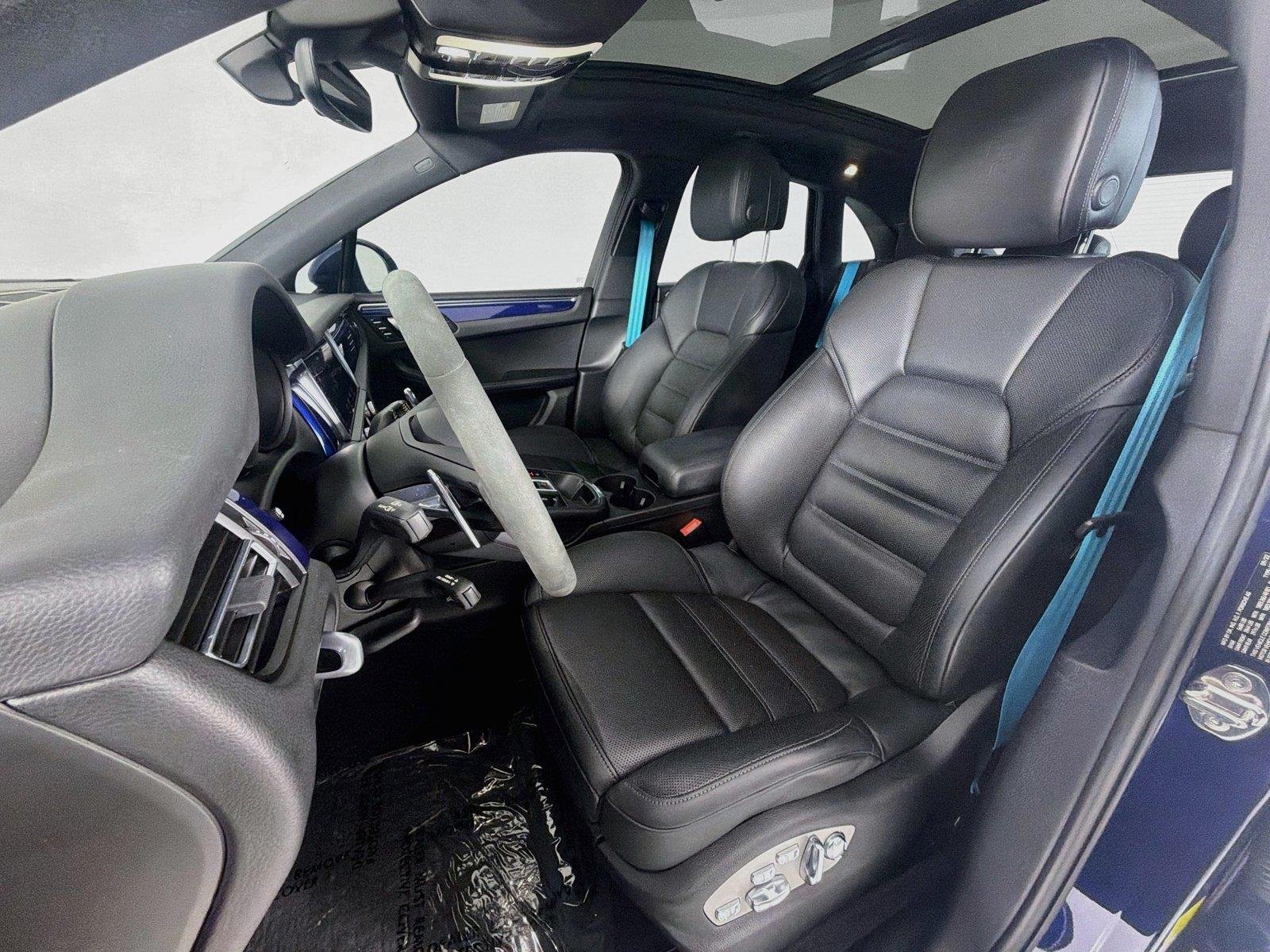 Used 2023 Gentian Blue Metallic Porsche S image 5
