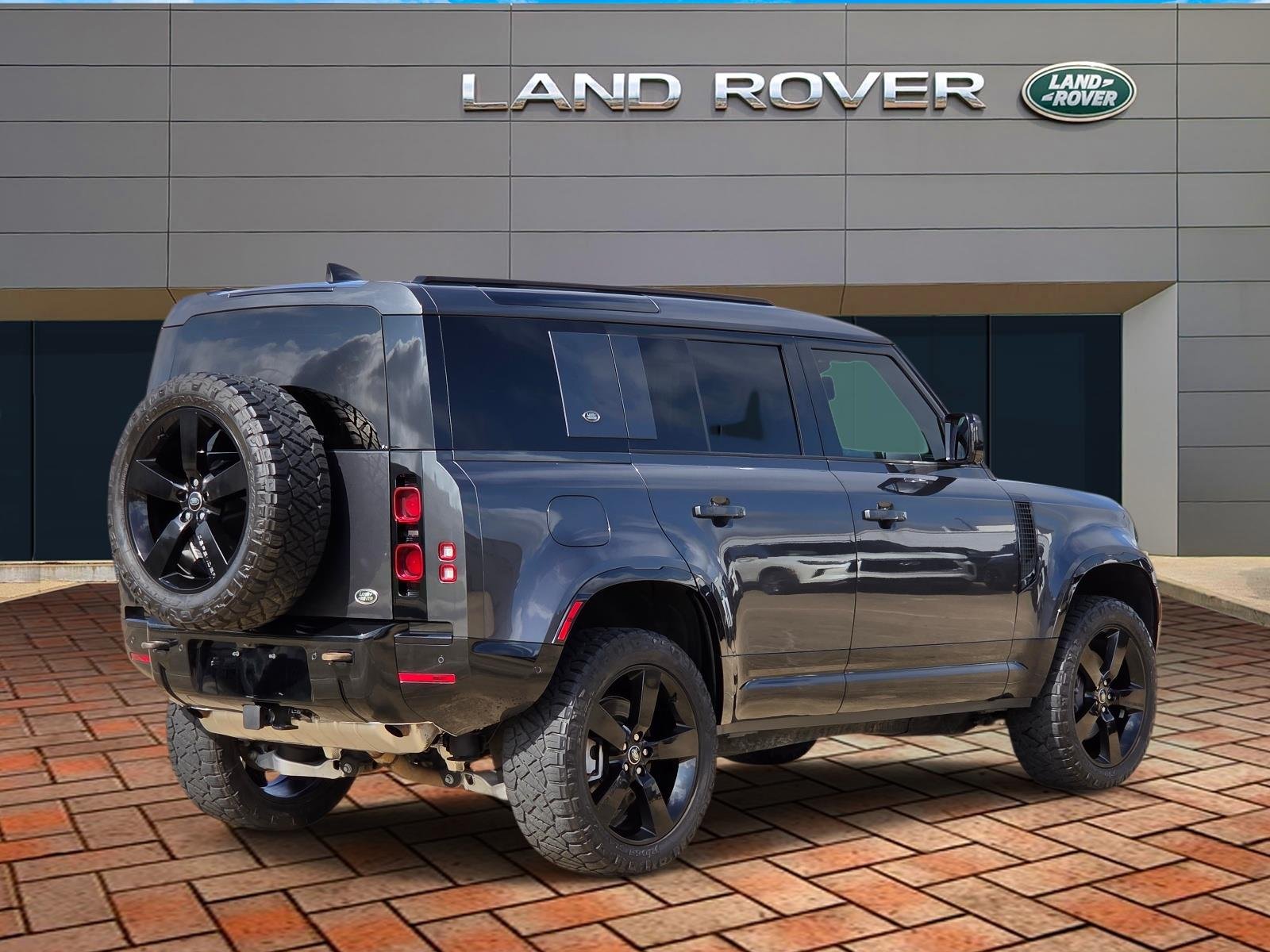 Used 2022 Carpathian Grey Premium Metallic Land Rover X-Dynamic image 4