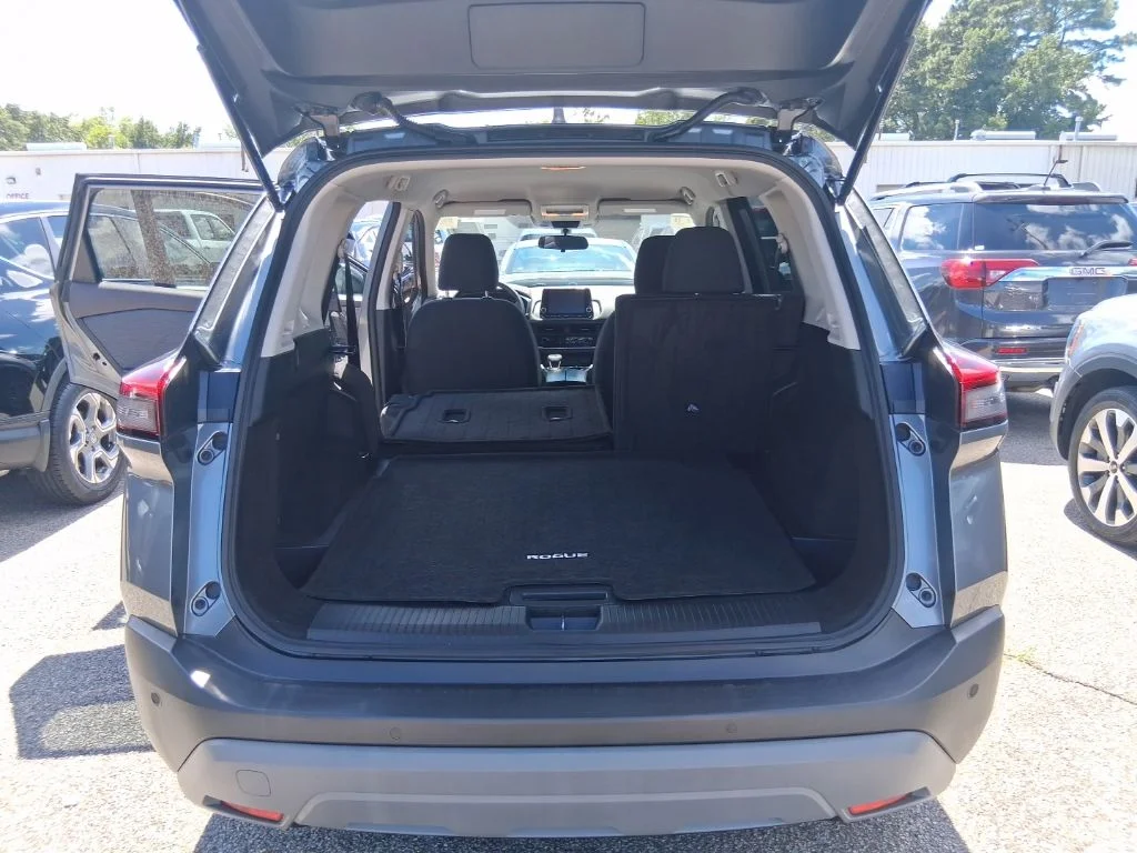 Used 2023 Gray Nissan S image 17