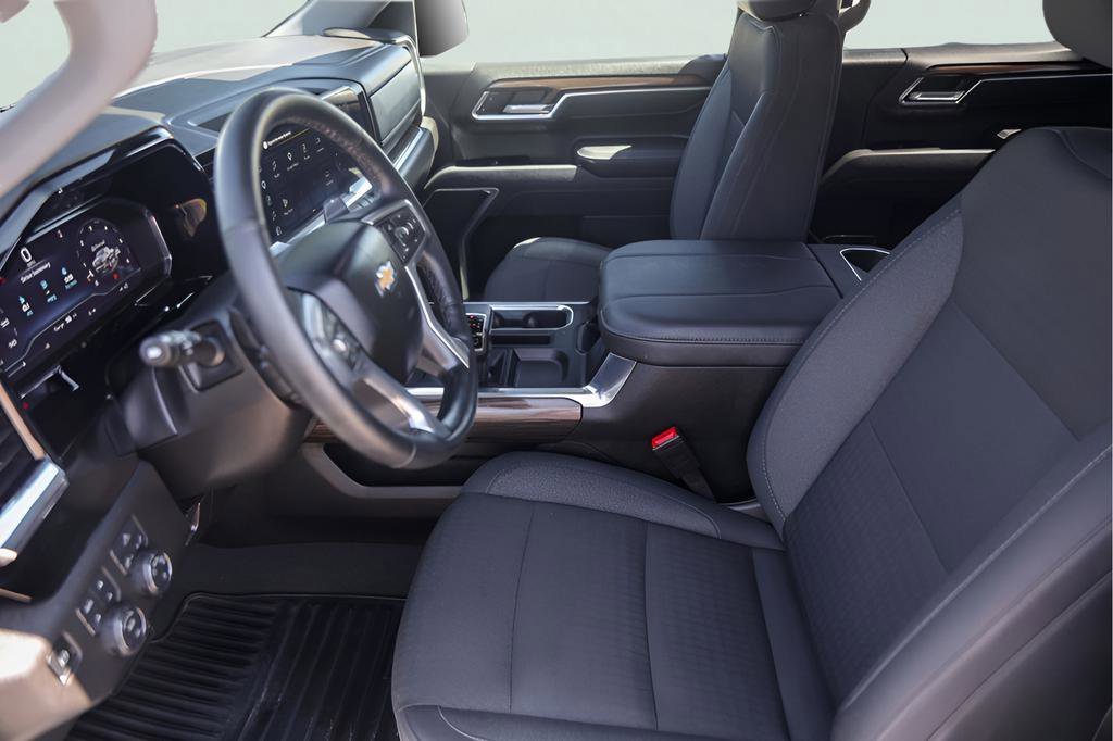 Used 2025 Summit White Chevrolet LT image 12