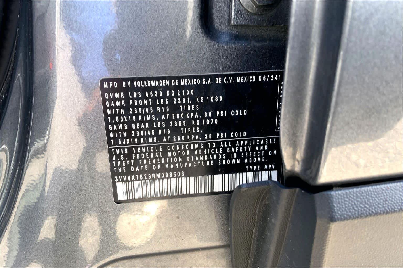 Used 2024 Platinum Gray Metallic Volkswagen SEL image 32