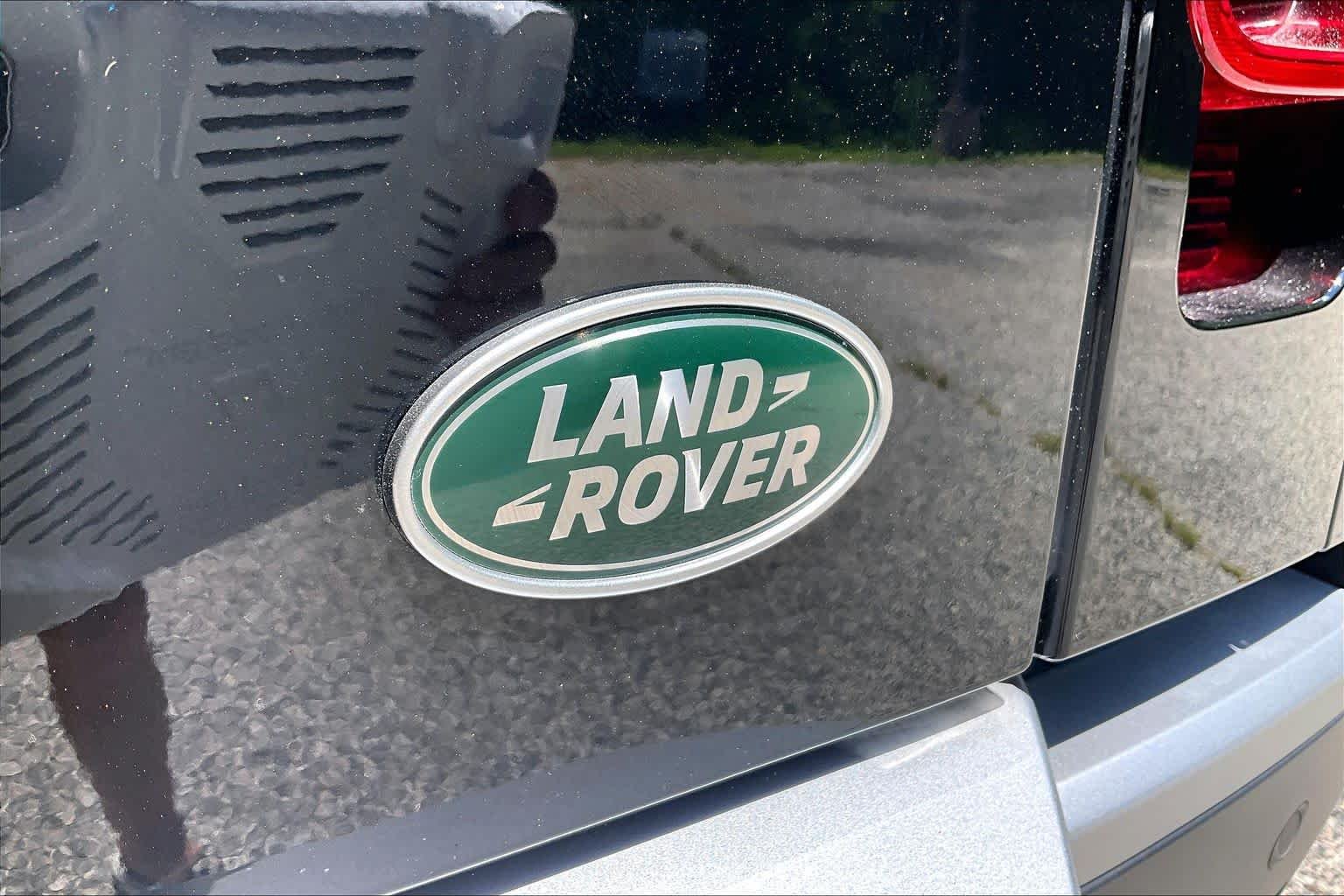 Used 2023 Santorini Black Metallic Land Rover SE image 33